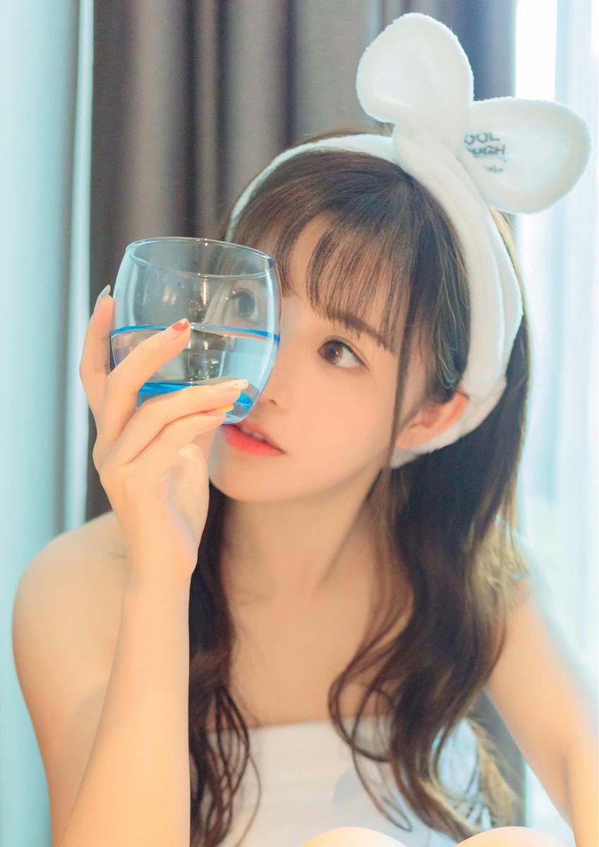 金发女郎香草蕾丝内衣诱惑丰乳肥臀gogo全球人体高清大胆