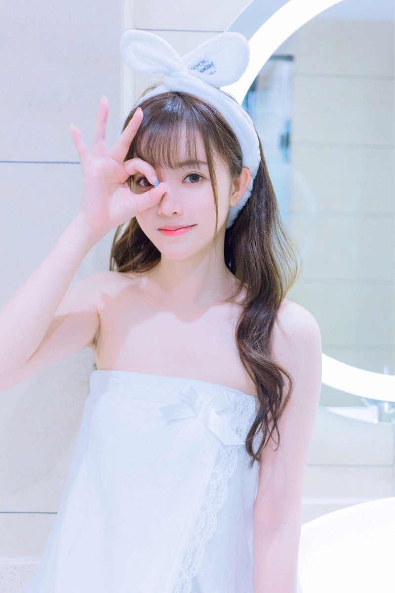 金发女郎香草蕾丝内衣诱惑丰乳肥臀gogo全球人体高清大胆