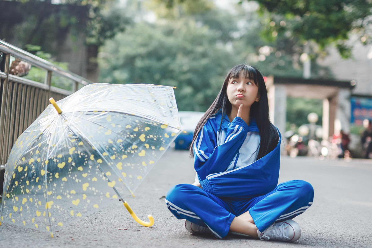 穿校服的校园刘海美女学生