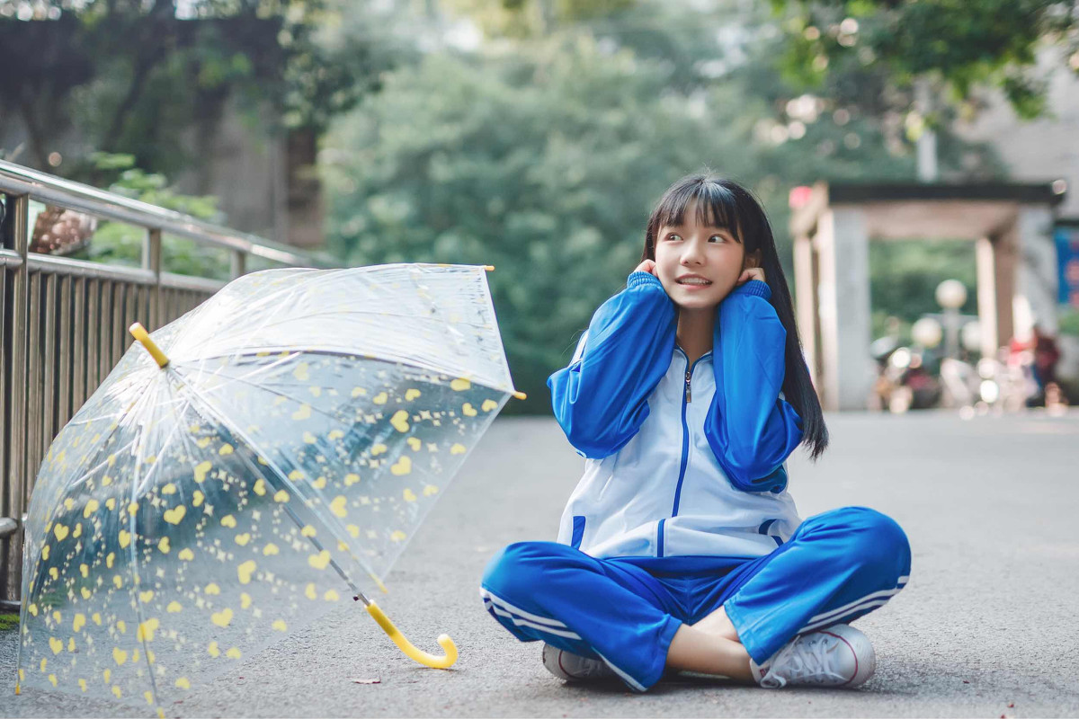 穿校服的校园刘海美女学生