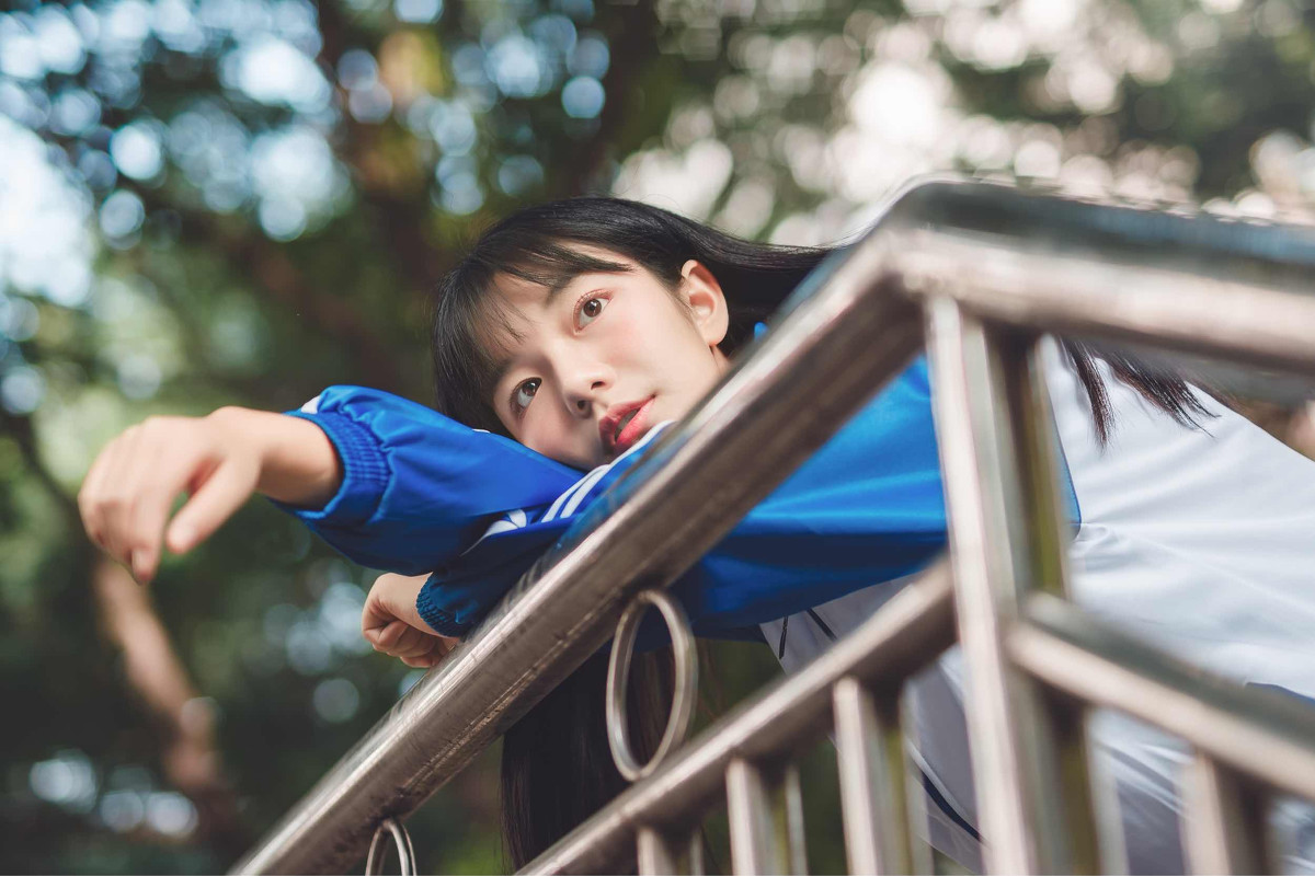 穿校服的校园刘海美女学生