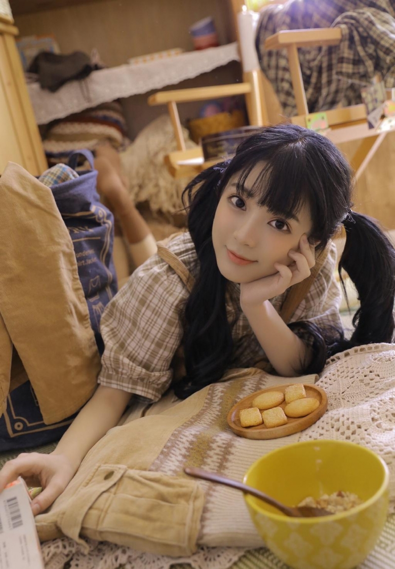 双马尾辫美女萝莉俏皮可爱写真