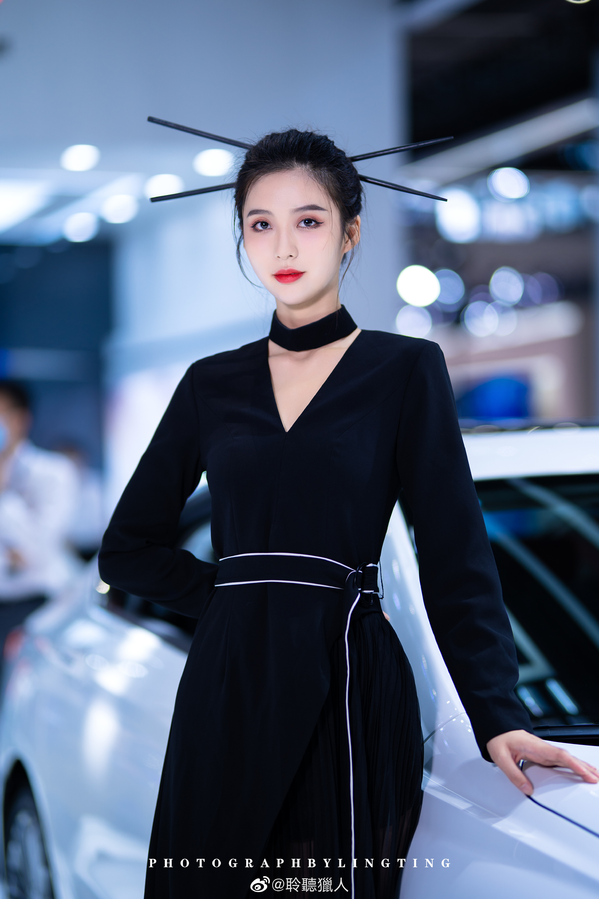 美女车模肤白貌美个高腿长私拍