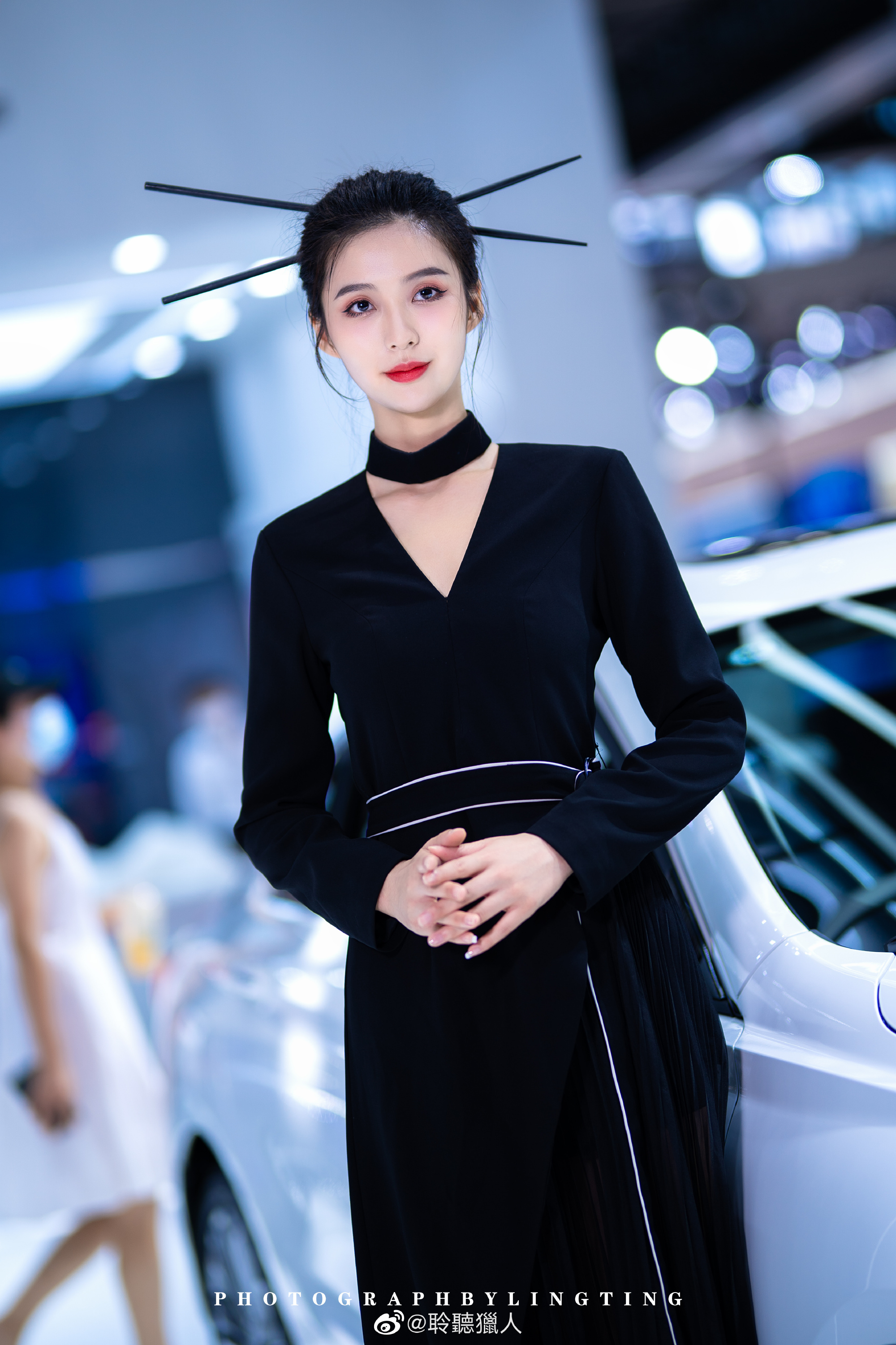 美女车模肤白貌美个高腿长私拍