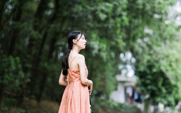 美女吊带内衣深沟美乳诱惑美臀性感写真