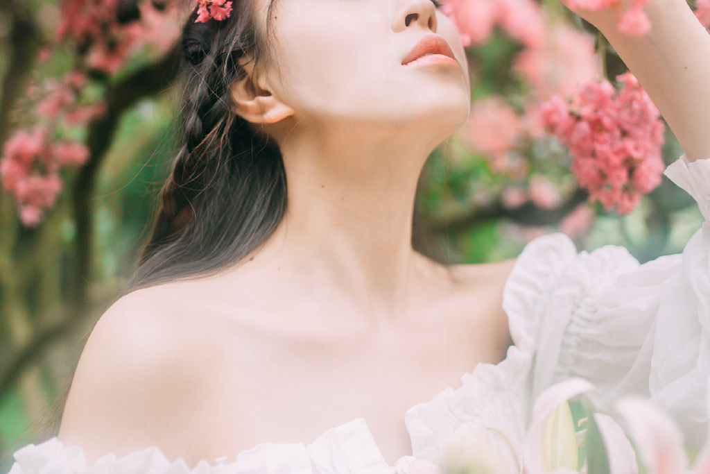 性感美女惹火写真 真空上阵挑逗无限