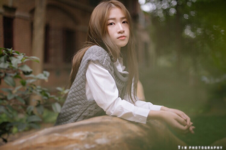 邻家清纯美女丛林唯美写真