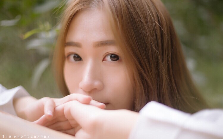 邻家清纯美女丛林唯美写真