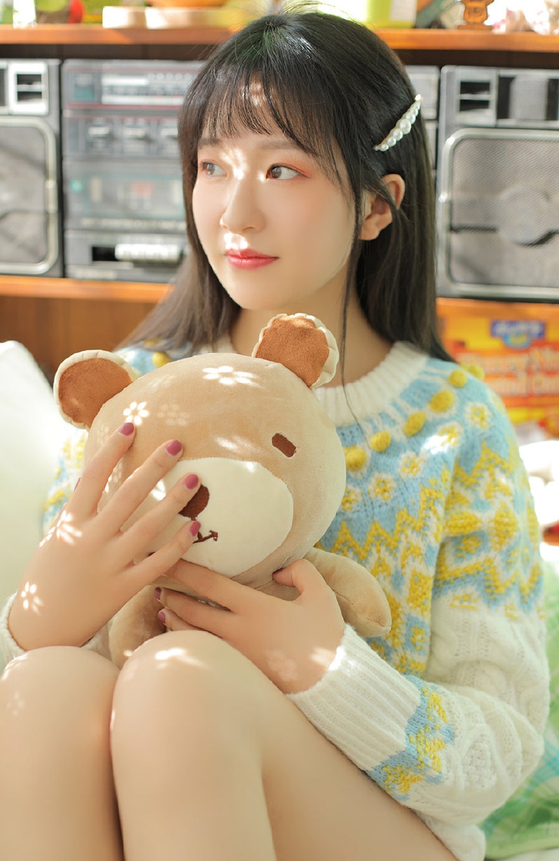 元气美少女白皙大长腿室内写真