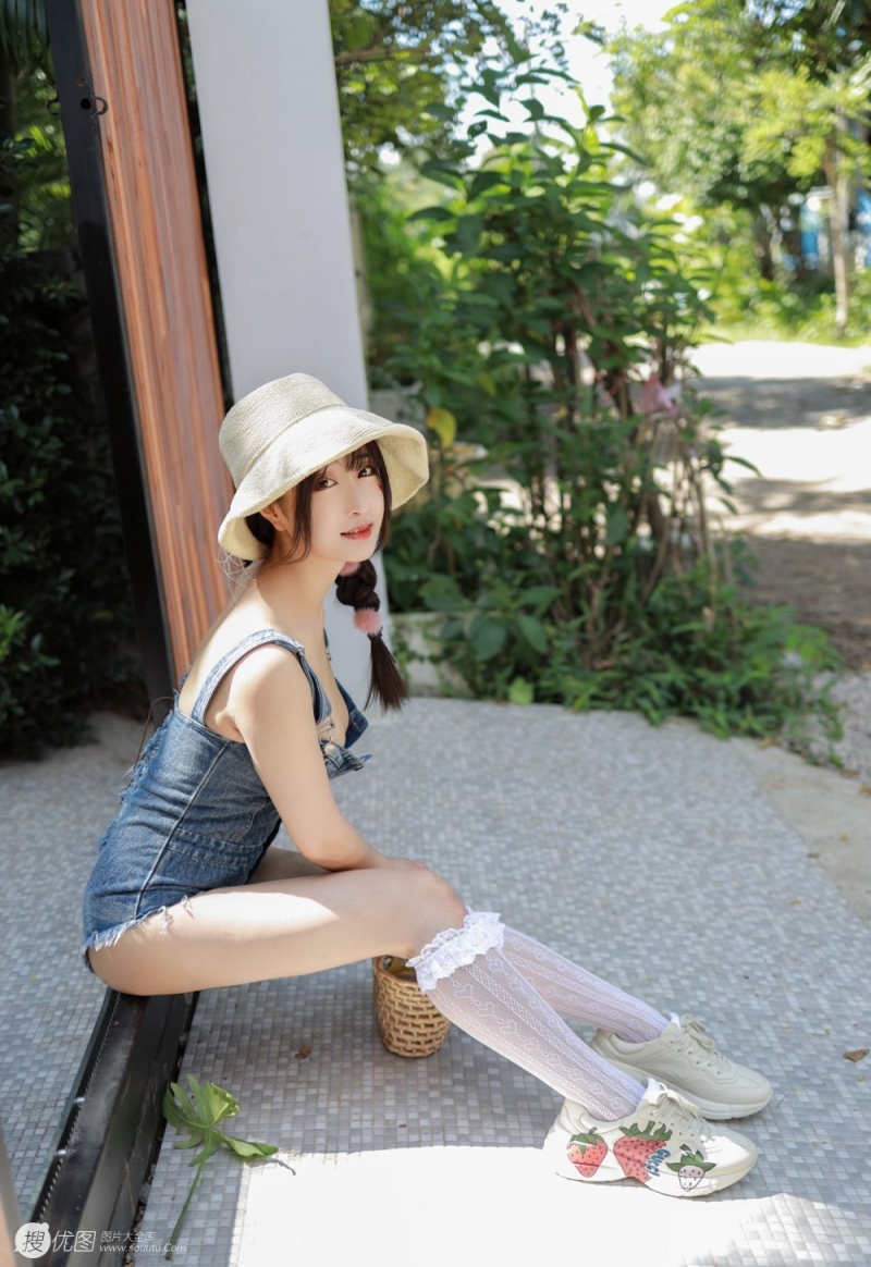 性感牛仔美女白丝美腿翘臀写真