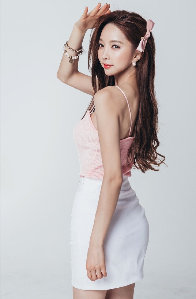 魅惑妖姬杨晨晨情趣内衣丰乳肥臀西西人体欧美人体写真