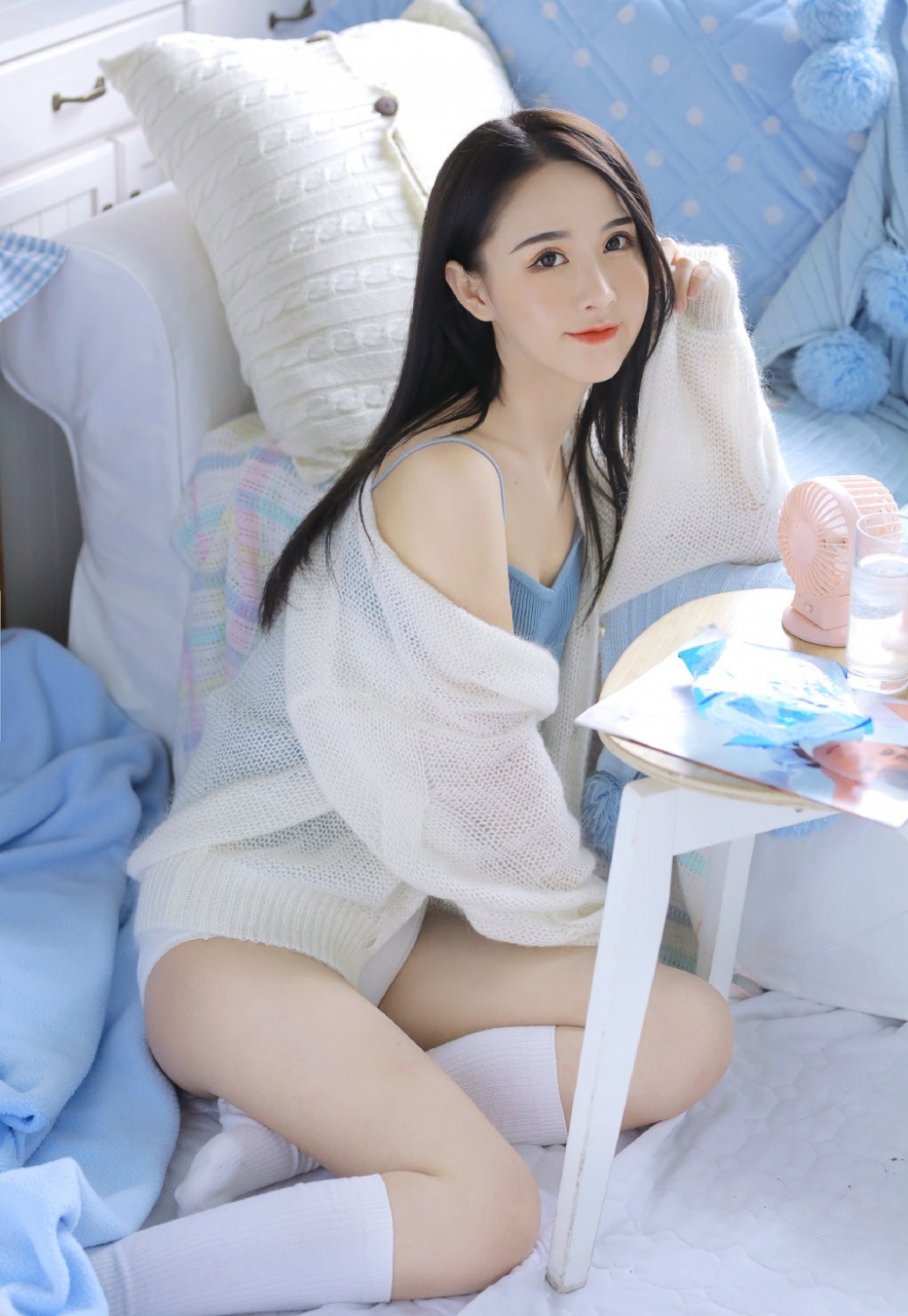 长相清秀气质清新脱俗的邻家小姐姐肤白貌美清纯个人写真