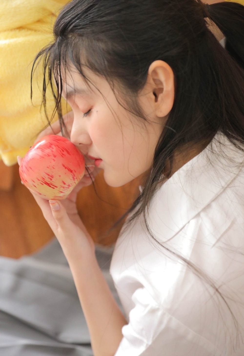 佛系少女教室学生制服肌肤嫩白唯美日系人体艺术摄影