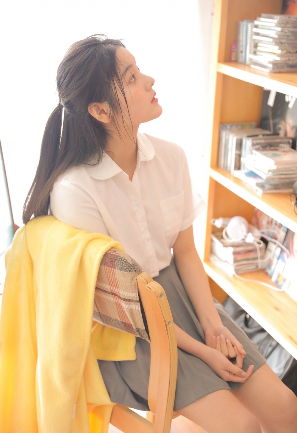 佛系少女教室学生制服肌肤嫩白唯美日系人体艺术摄影