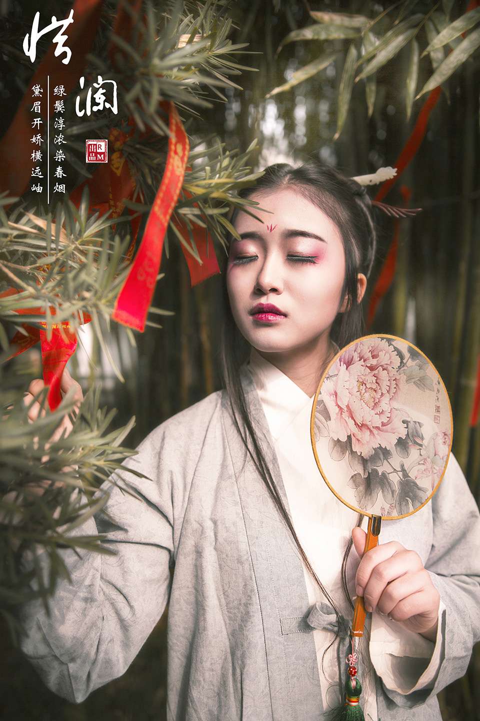 典雅娴静汉服美女步步生莲写真