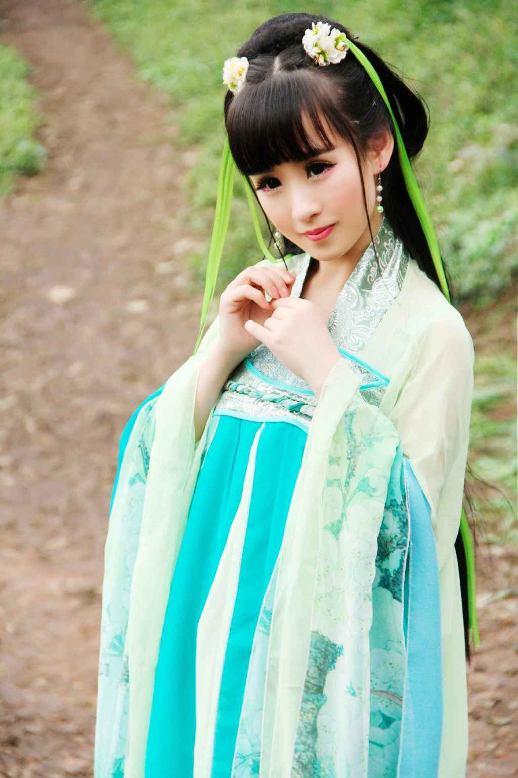 90后古装美女森林写真