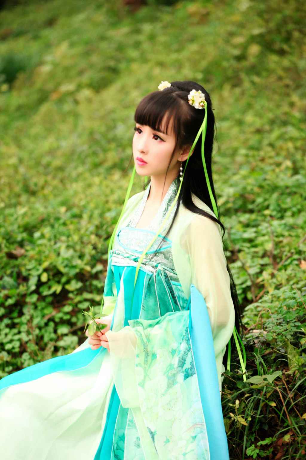 90后古装美女森林写真