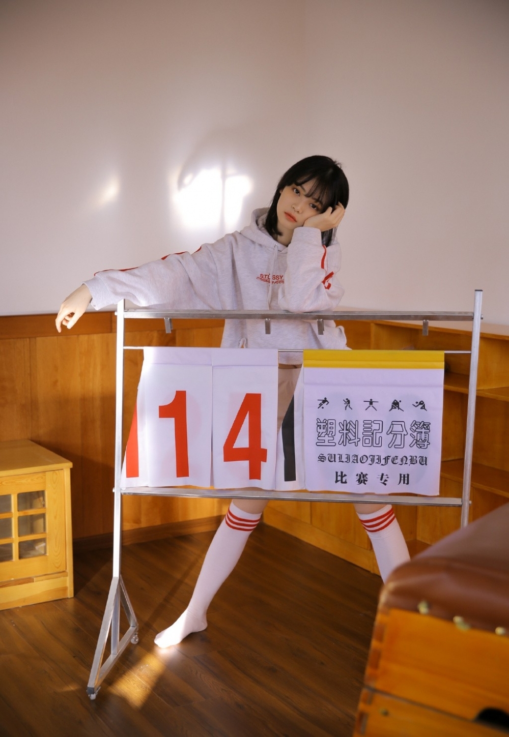 清纯可人的元气美少女运动装显得活力满满个性写真
