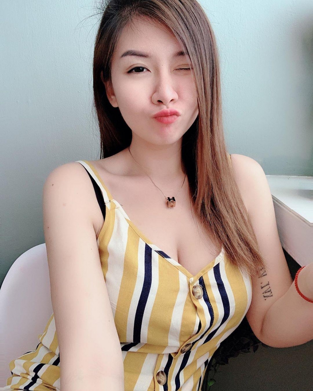 巨乳正点辣妹魔鬼好身材雪白人体欣赏