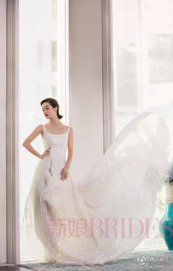 李晟李佳航夫妻二人携手为新娘杂志拍摄婚纱大片