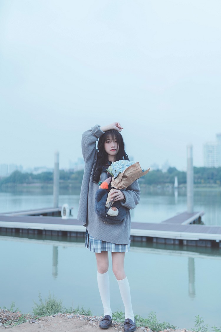 素人美女校园正妹白丝美腿户外清纯养眼写真图片