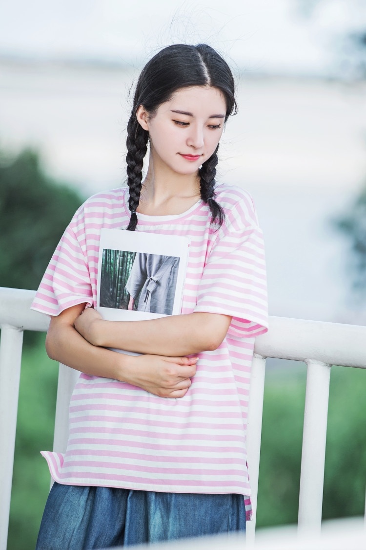 16岁大胸萝莉性感美女车模
