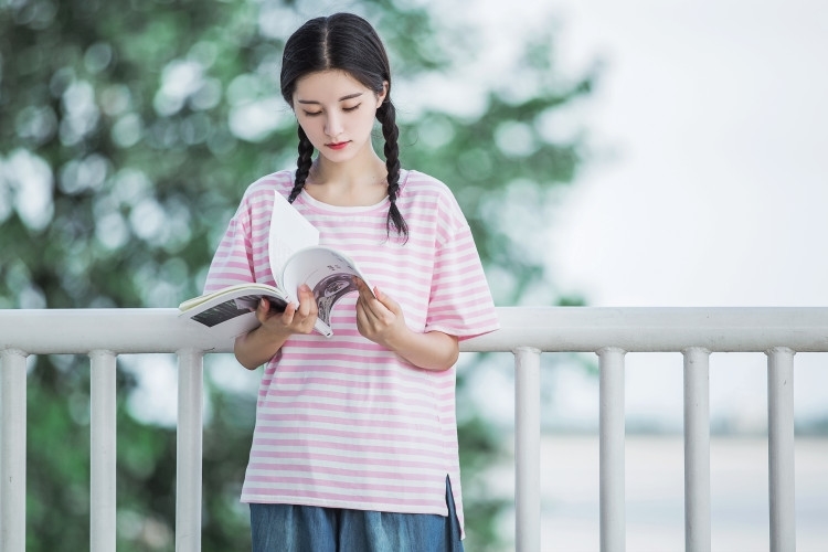 16岁大胸萝莉性感美女车模