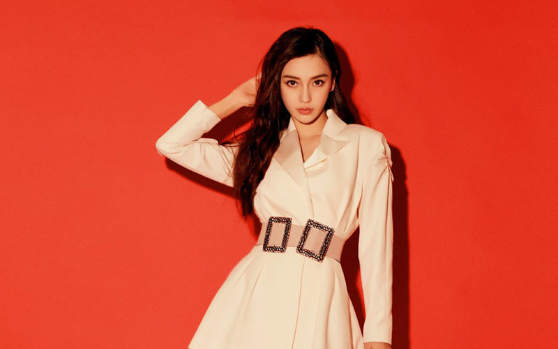 Angelababy杨颖纯白西装风裙子活动照图片