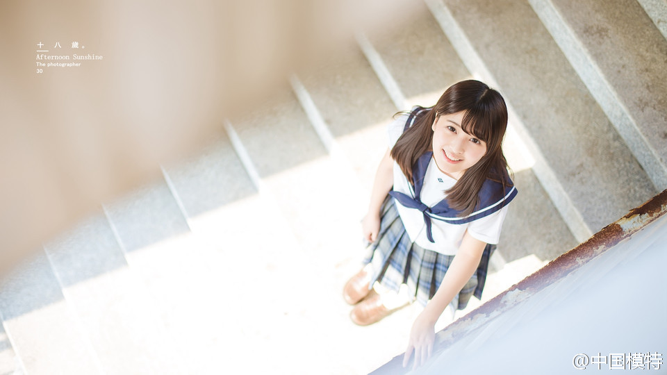 有点婴儿肥的可爱清纯美女学生制服写真