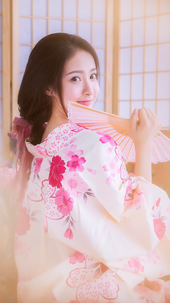 清纯漂亮的古装和服美女露背写真
