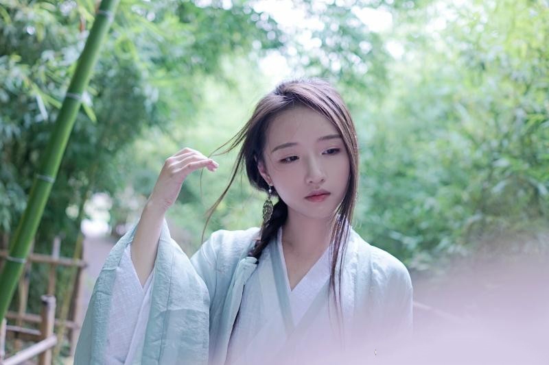 长发古装美女明星室外小清新唯美养眼写真