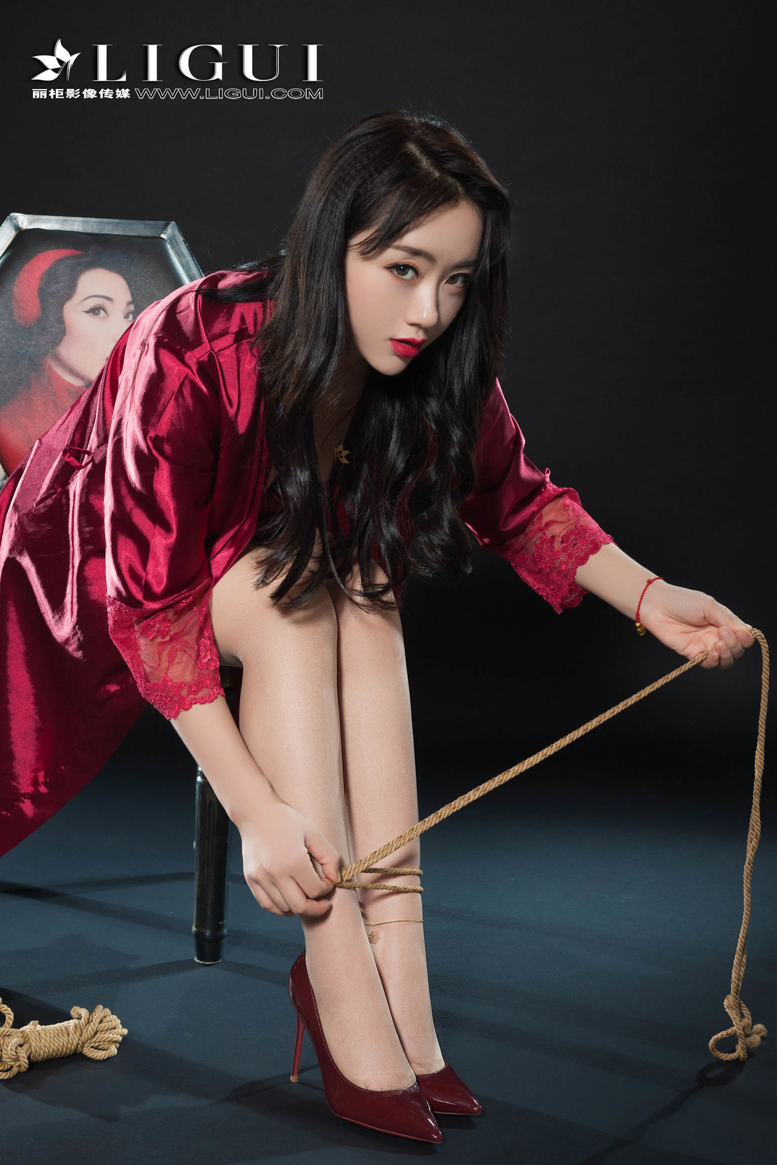 性感美女然然吊带睡裙亚洲捆绑日本真人无删减写真
