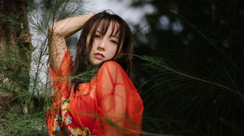 湿发美女妩媚眼神妖娆动作套图