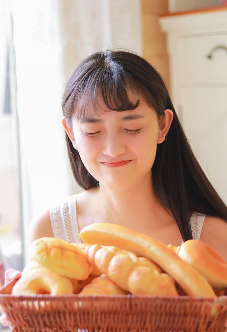 情趣制服美女胡安绮脱衣服露丰乳肥臀性感姿势写真