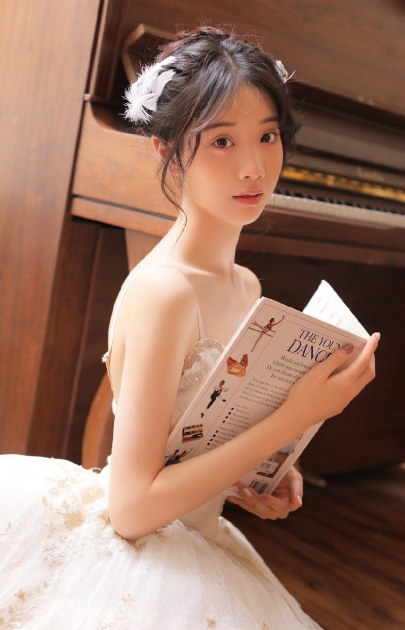 芭蕾美女长腿白丝性感惹火图集