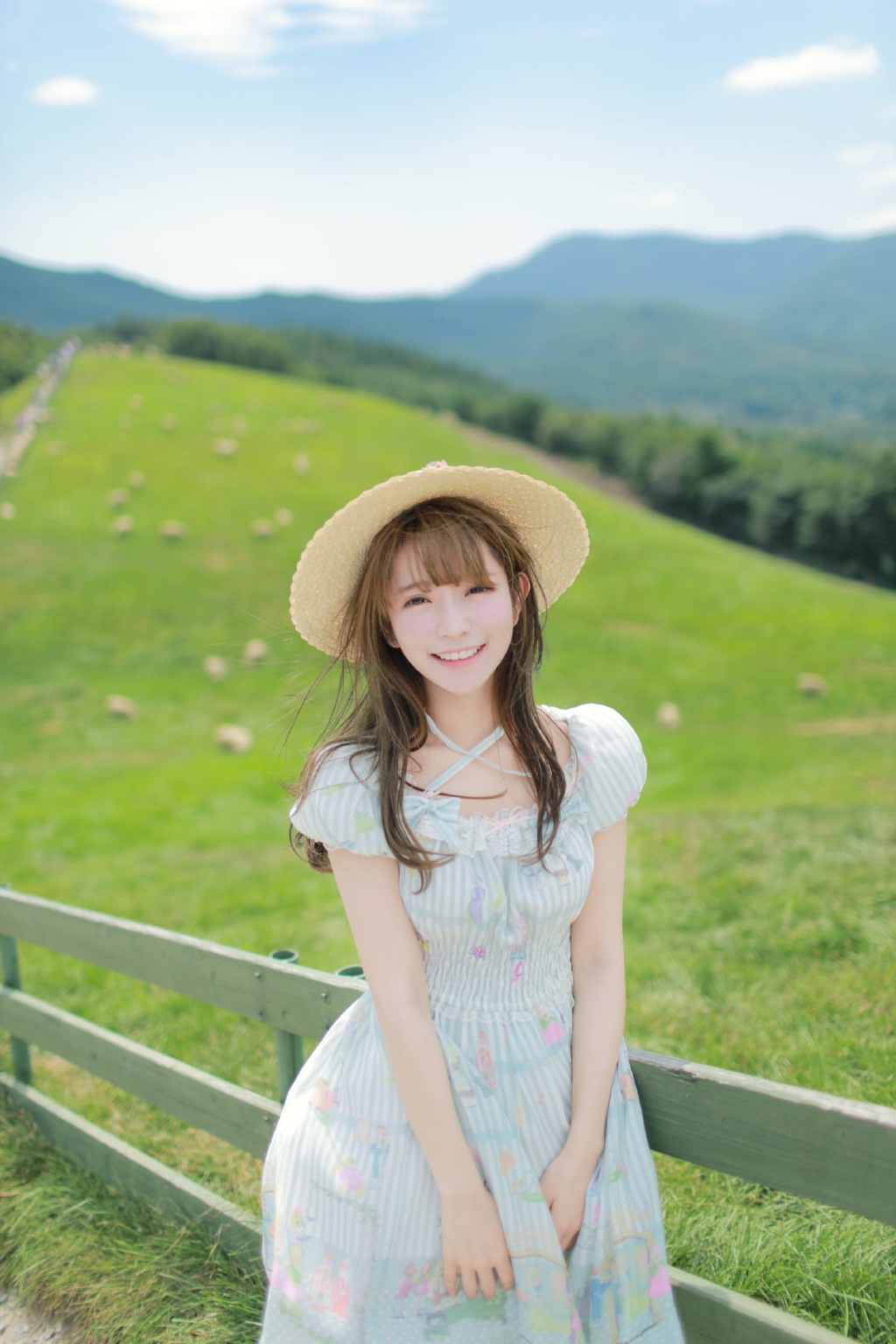 泡泡裙漂亮脸蛋美女