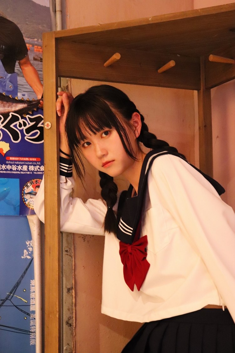 麻花辫日本制服萝莉日常生活照黑丝美女鉴赏写真图片
