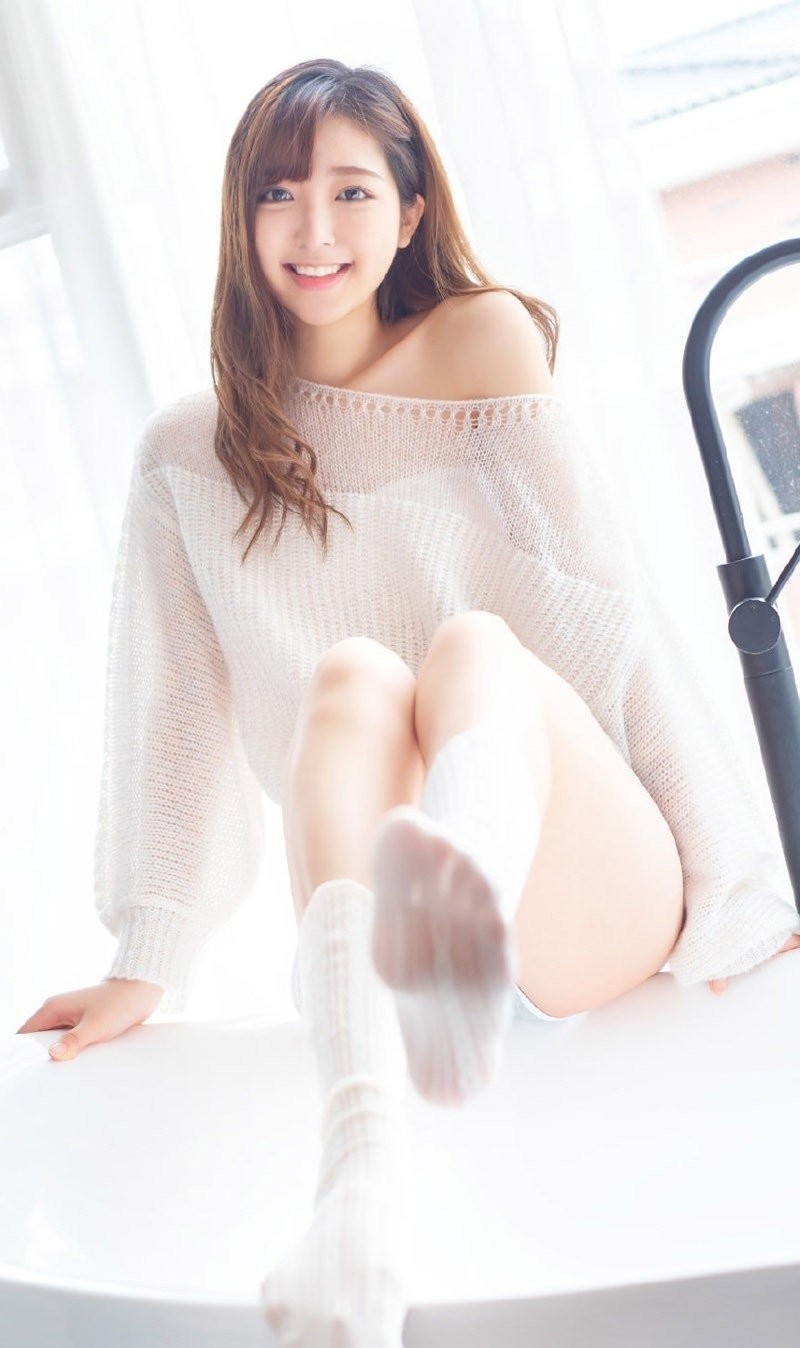 丰满大腿漂亮御姐氧气干净小清新白丝床上女神诱写真