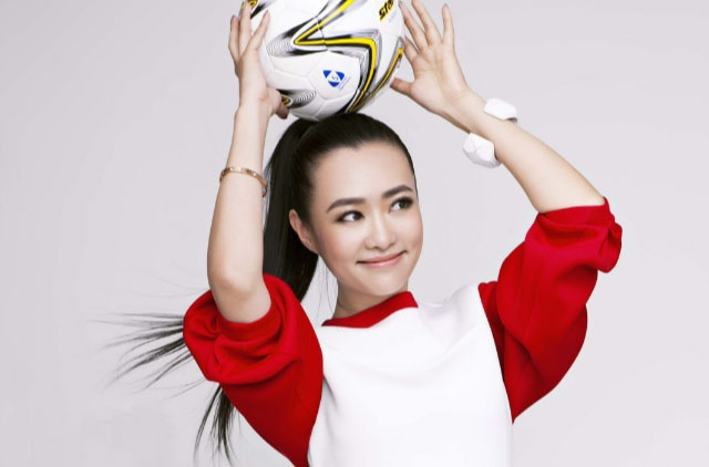 女神王曦梁套装写真 化身足球宝贝