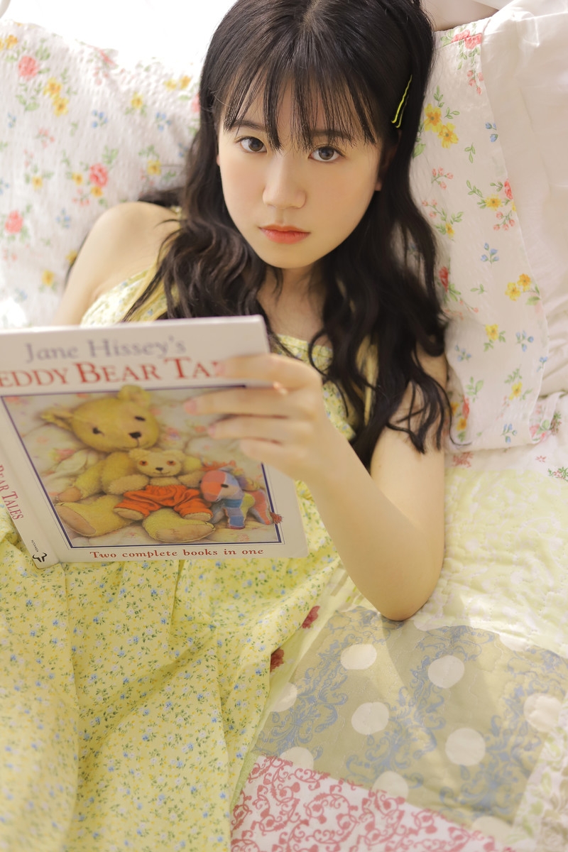 吊带少女粉面桃腮唯美养眼写真