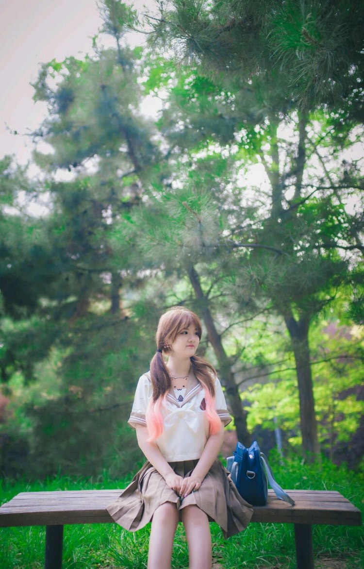 清纯双马尾美少女短裙户外黑丝美腿日常生活照图片