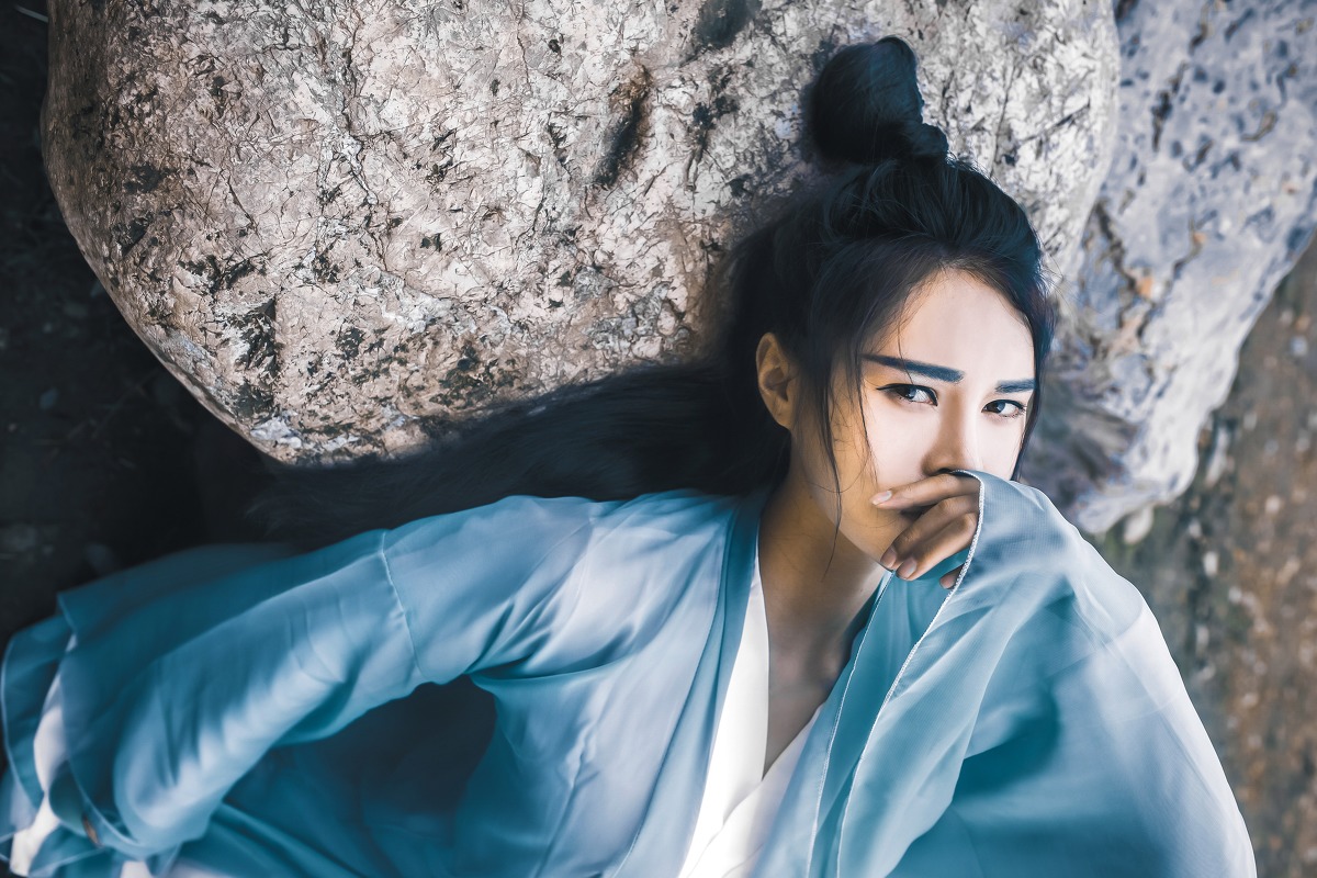 竹林里的古装女侠美女