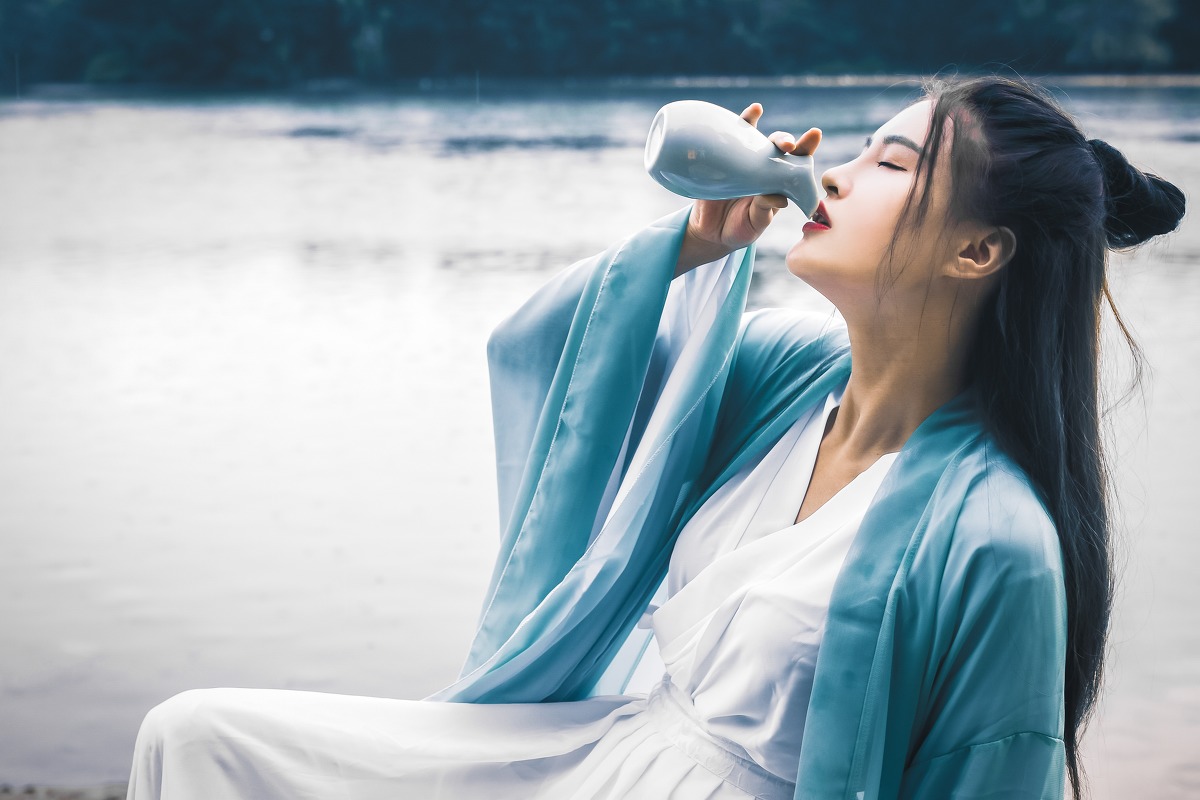 竹林里的古装女侠美女
