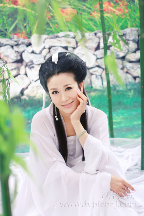 竹女古装美女图 纯净靓丽