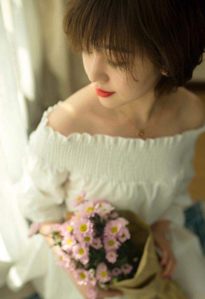 黑丝翘臀美女半裸超级巨乳高跟美腿制服诱惑写真