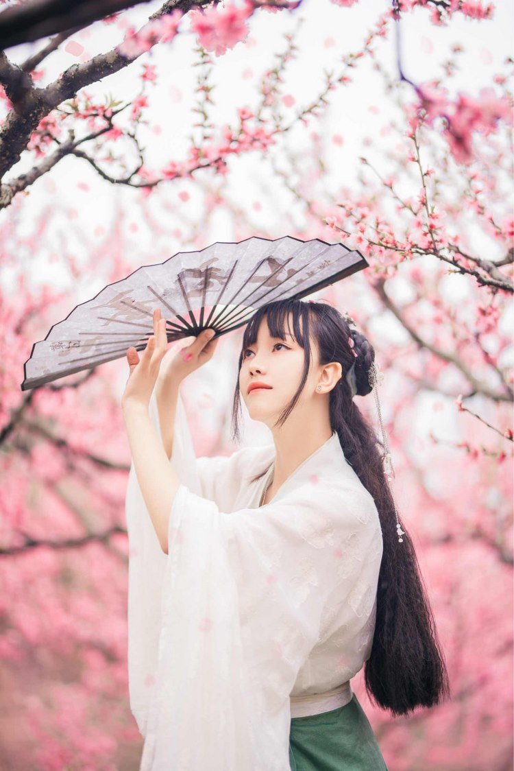 吹箫古装美女唯美朦胧梦幻写真图片