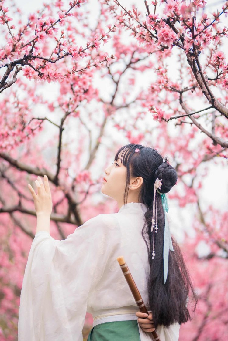 吹箫古装美女唯美朦胧梦幻写真图片