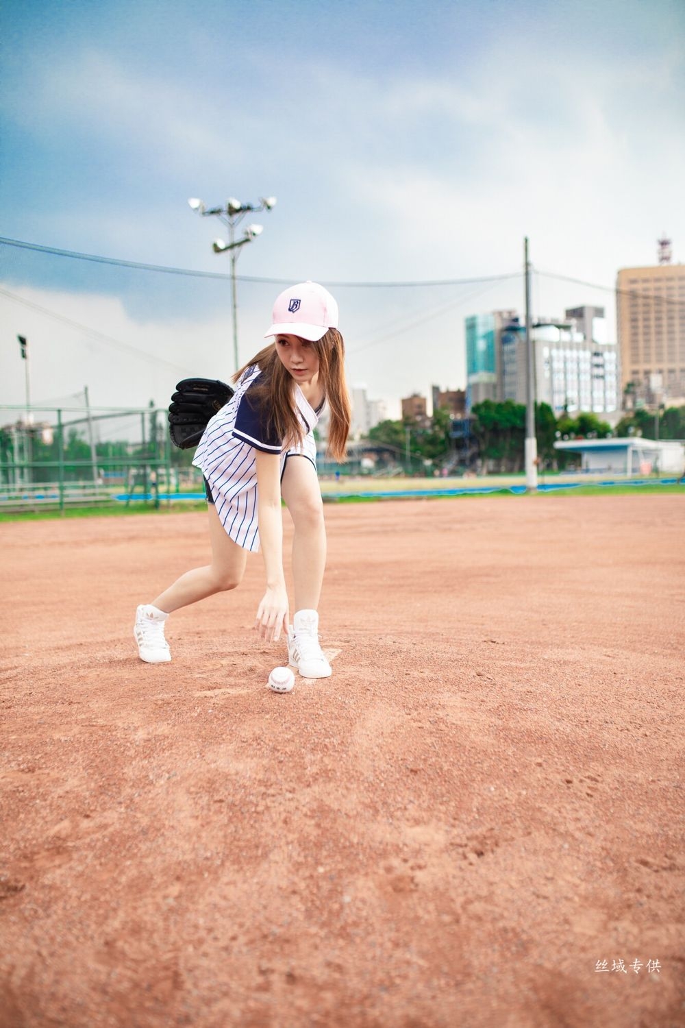 靓丽台湾妹化身足球宝贝青春活力性感美女图片