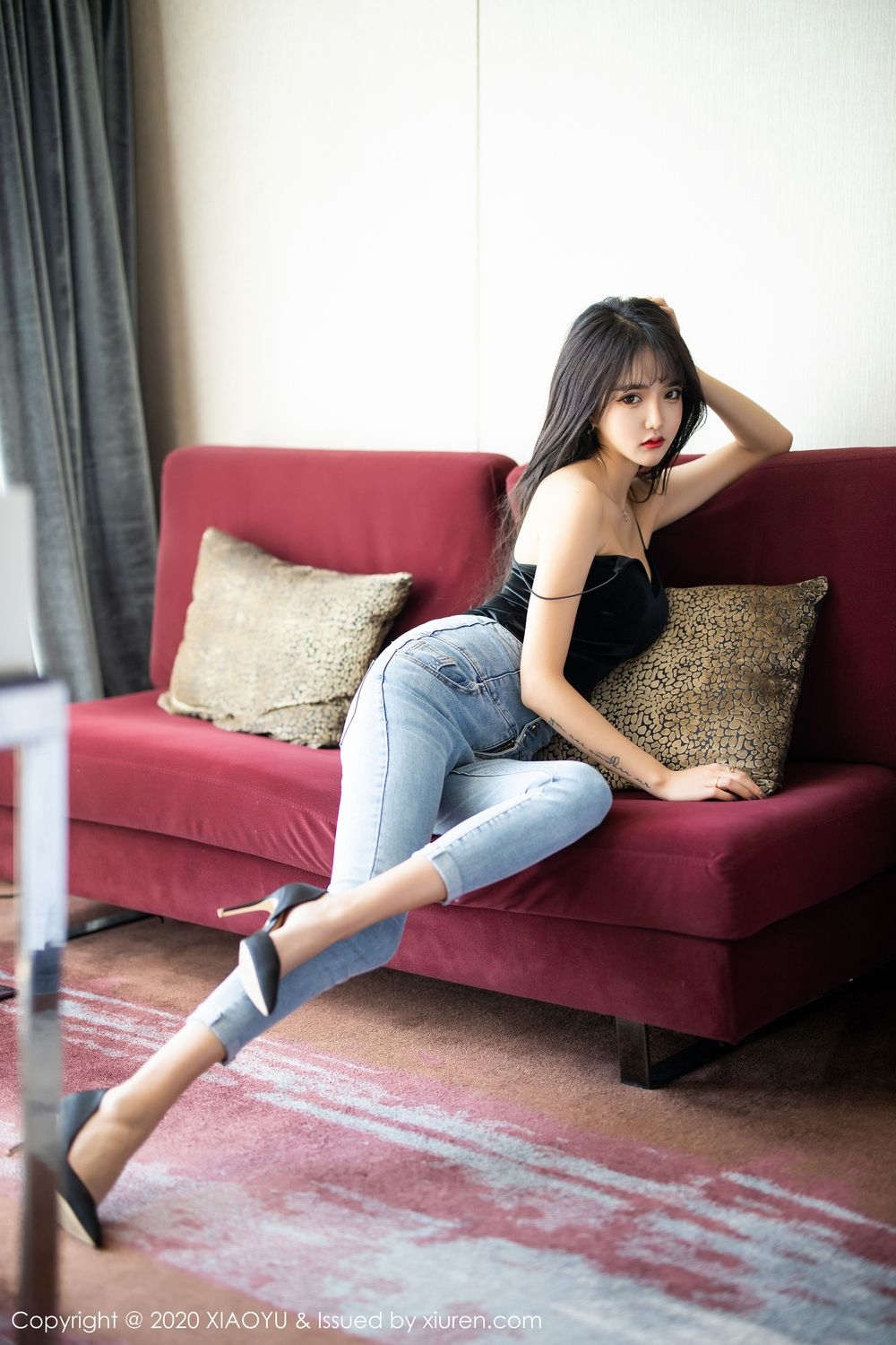 街拍头条女神翘臀丰乳大长腿极品绝色诱惑美女私拍
