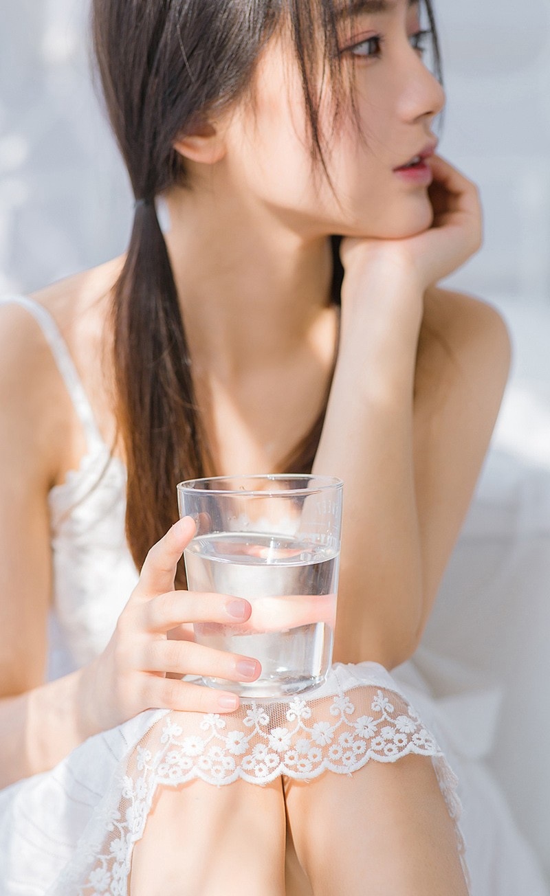 街拍头条女神翘臀丰乳大长腿极品绝色诱惑美女私拍